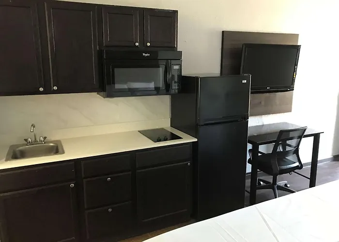 Suburban I-526 Motel 2*