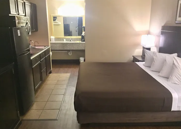 Suburban I-526 Motel 2*