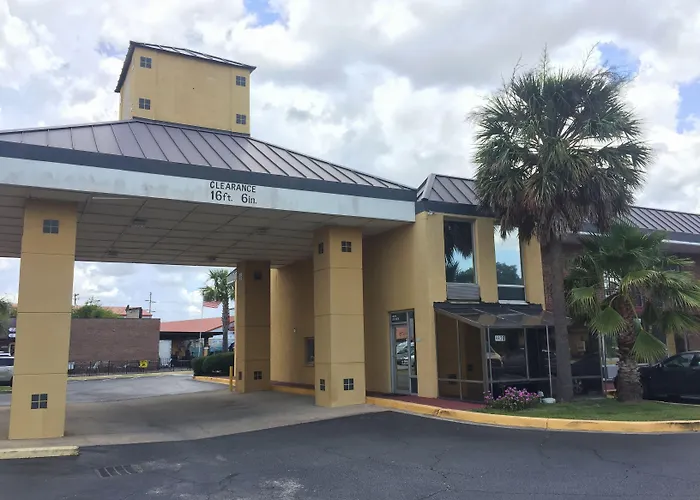 Suburban I-526 Motel
