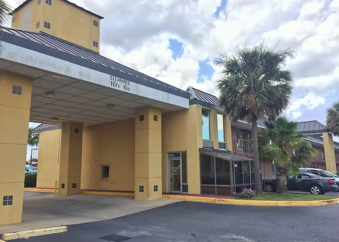 Suburban I-526 Motel